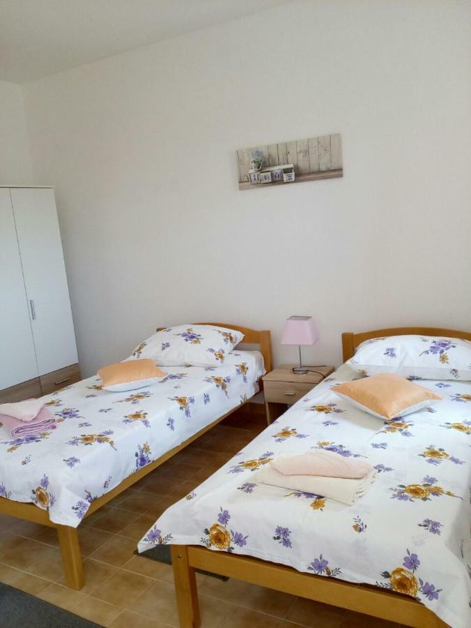 Apartman Knapic Koromačno エクステリア 写真
